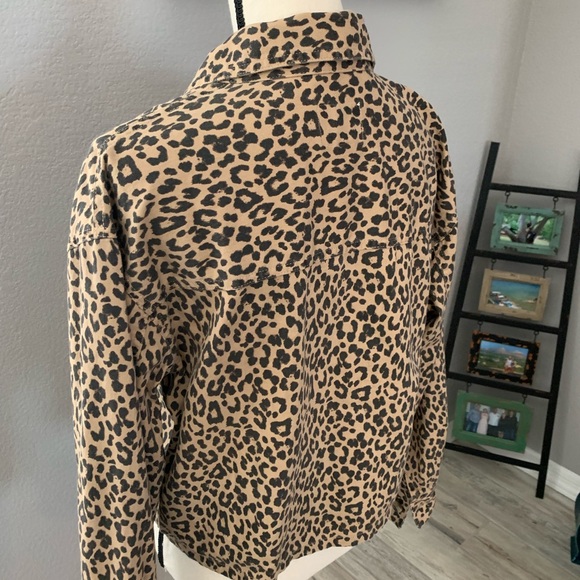 American eagle cheetah print crop jacket medium - Picture 4 of 6